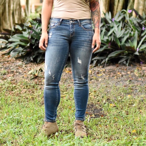 Cropped Distressed Kancan Jeans - Picture 3 of 4